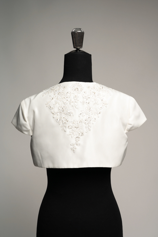 Dos du boléro de mariée Alba, dentelle perlée et manches courtes