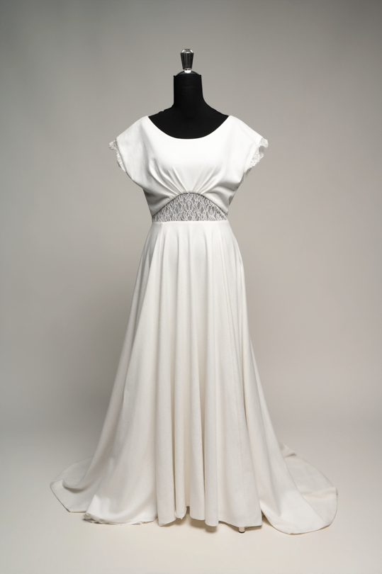 Robe de mariée Emma à louer, création Cassandra en maille et dentelle, atelier Cassandra