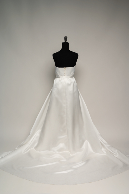 Traîne en satin amovible de la robe de mariée Valentina, vue de dos