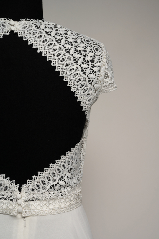 Top Jade dos nu en dentelle et jupe Nina en mousseline, ensemble à louer