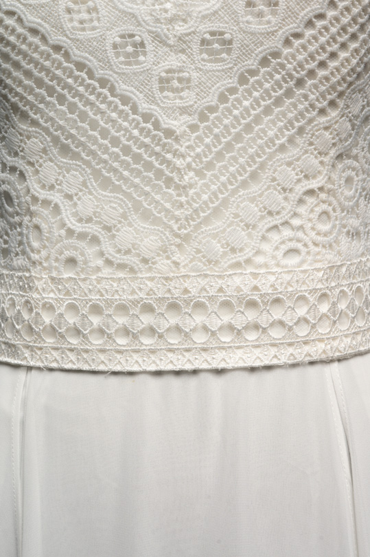 Top en dentelle et jupe à fente de l'ensemble de mariée Jade et Nina