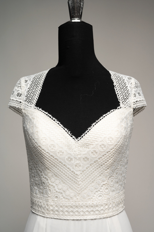 Ensemble de mariée Jade et Nina à louer, top en dentelle et jupe mousseline à fentes