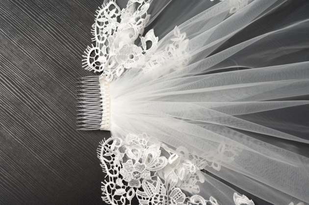 Voile de mariée long Charlie en tulle bordé de dentelle
