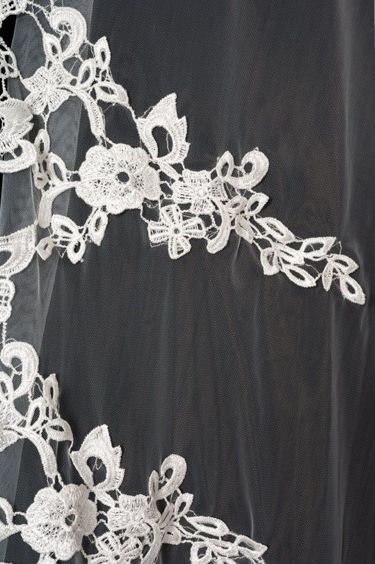 Voile de mariée Charlie à louer, tulle bordé de dentelle sur tout le contour, atelier Cassandra